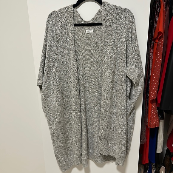 Aritzia Sweater Shall - Picture 1 of 3